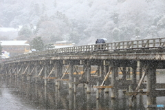 雪の渡月橋