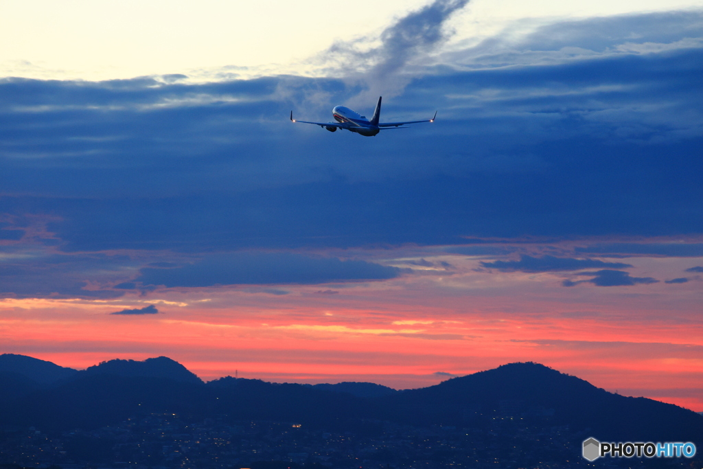 夕焼け空と飛行機