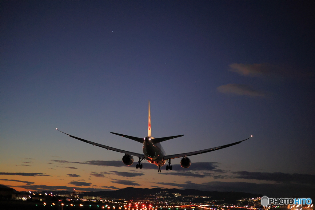 夕暮れの着陸機