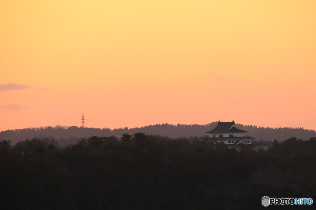 夕焼け空とお城？