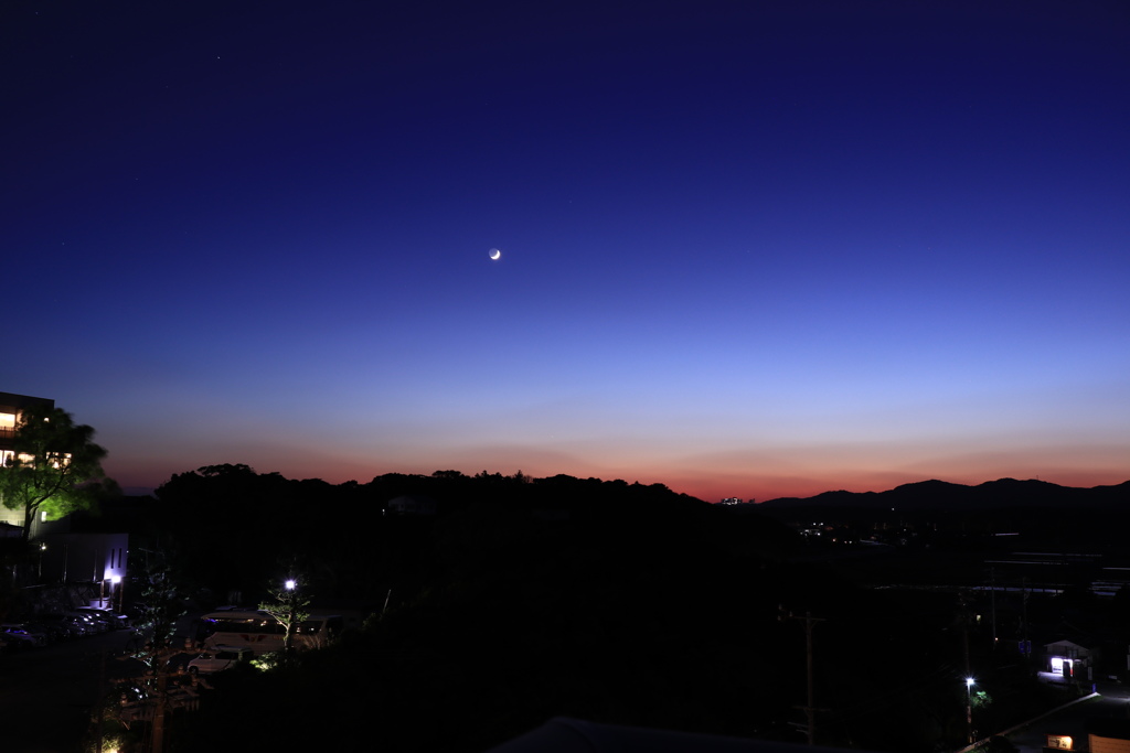 雲ひとつない夕暮れ