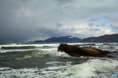 荒波が打ち寄せる日本海