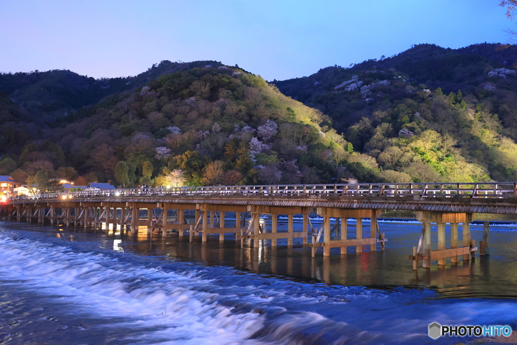 夕暮れの嵐山 渡月橋