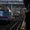 夕暮れの駅風景