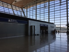 上海浦東空港　第二ターミナル　手荷物預り所