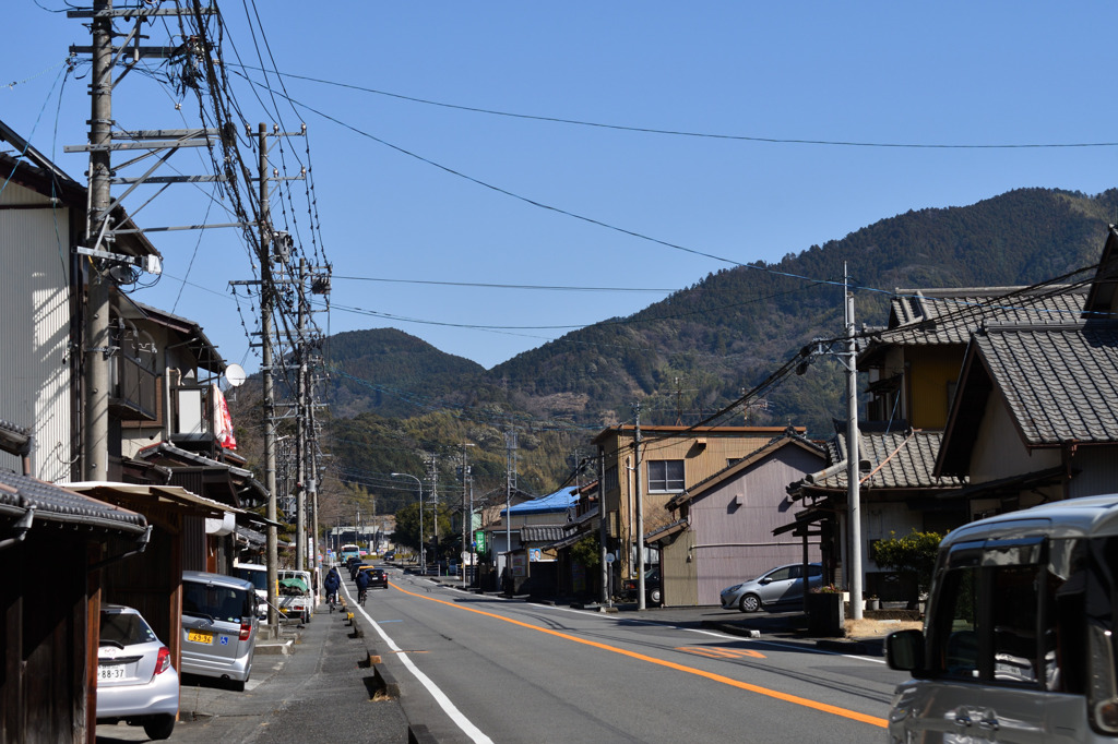 宇津ノ谷峠に向かう道