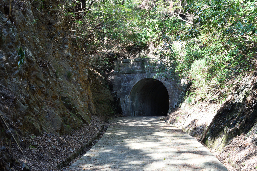宇津ノ谷峠　明治のトンネル