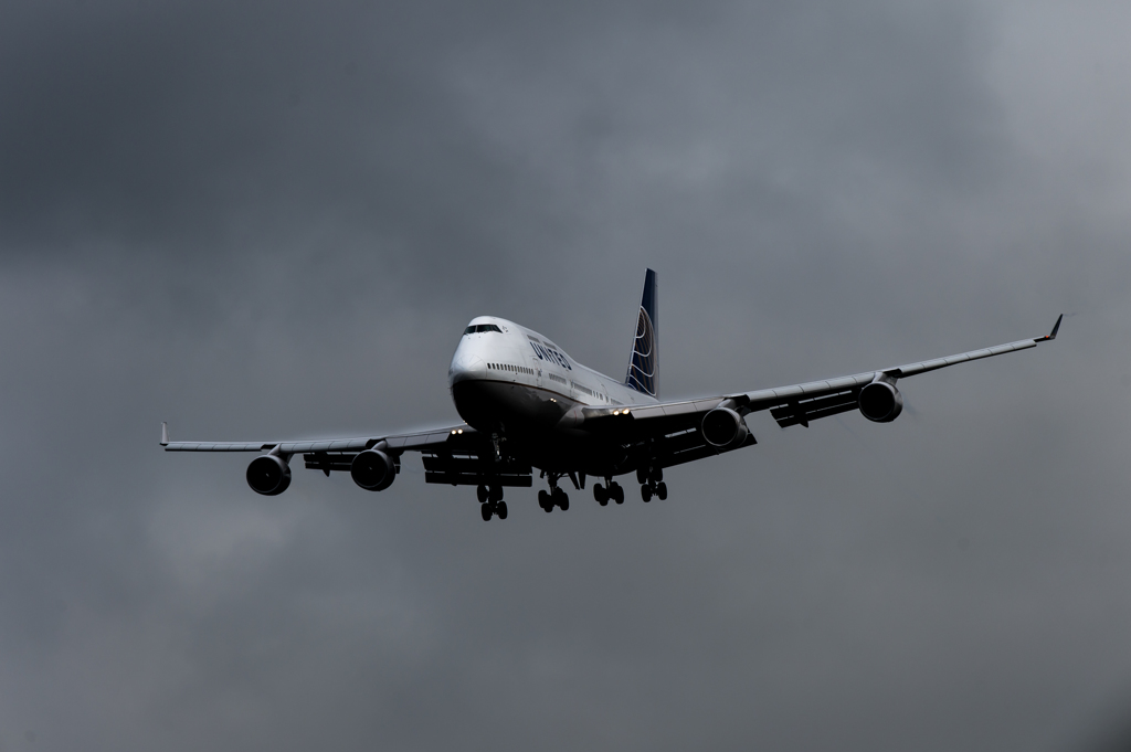 雨の成田空港　ベイパー