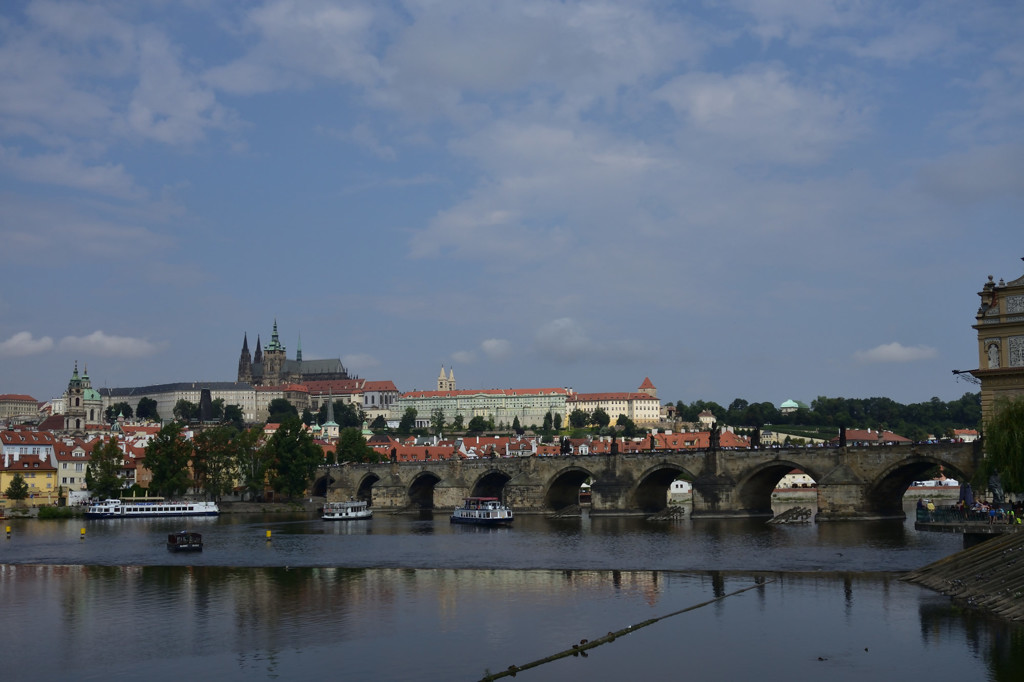 プラハ　カレル橋とプラハ城