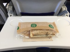 ルフトハンザ　フランクフルト-ウィーン　機内食