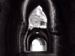トンネル