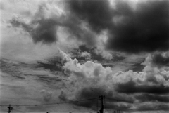 夏の曇り空