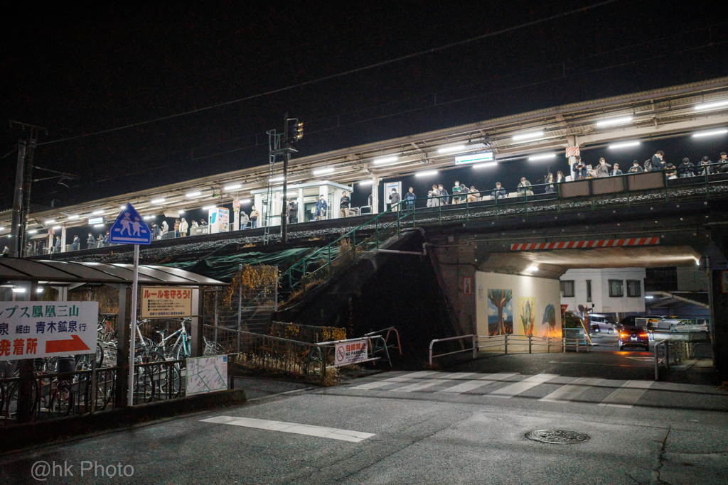 夜のプラットホーム