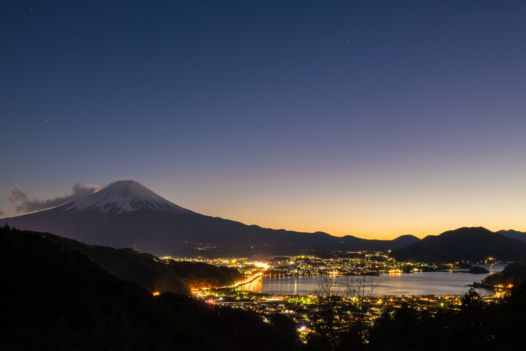 河口湖の夕暮れ