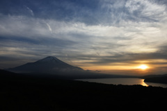 夕暮れの山中湖