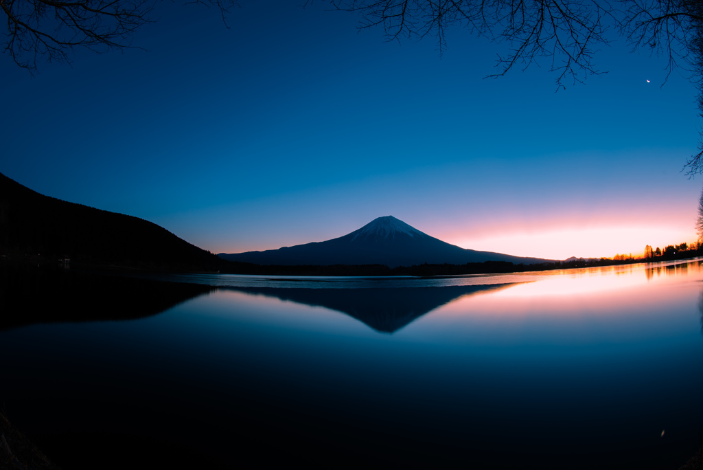夜明けのデフォルメ