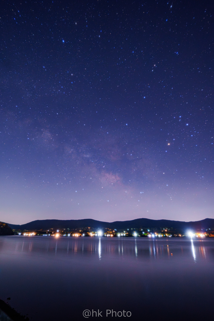 湖畔の夜空