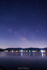 湖畔の夜空