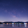 湖畔の夜空