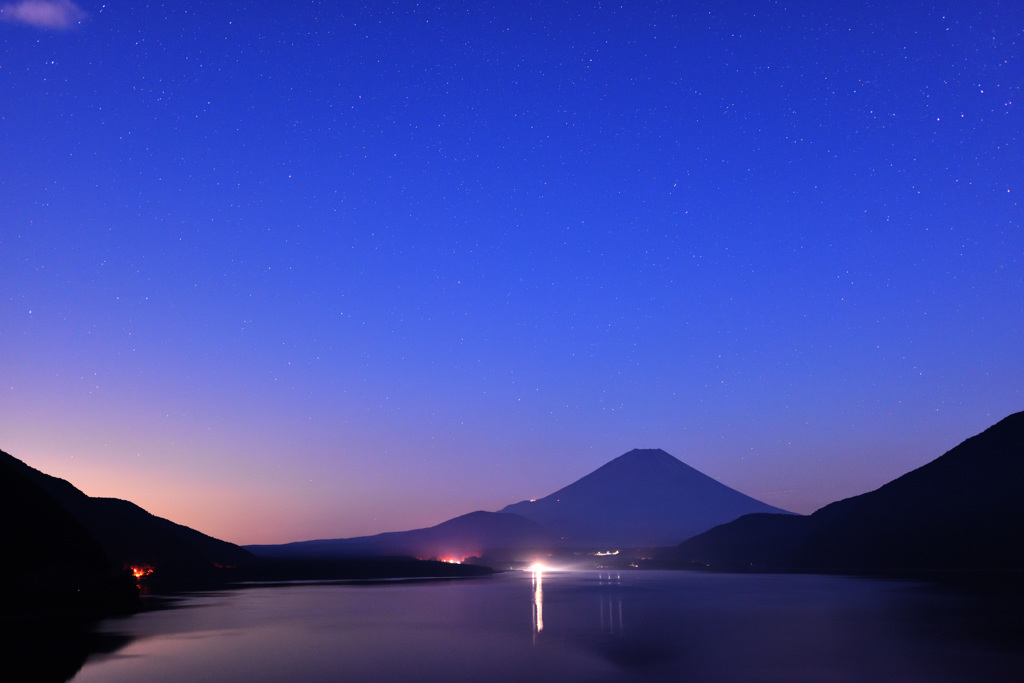 日没後の富士と本栖湖
