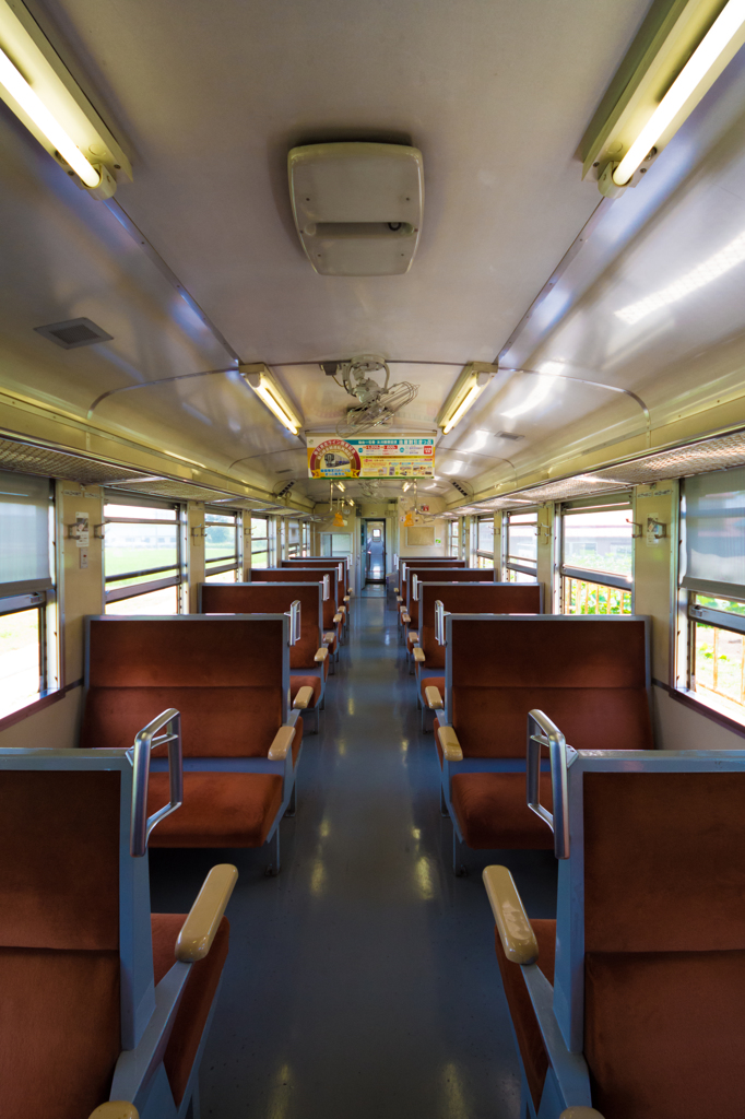 誰もいない電車。
