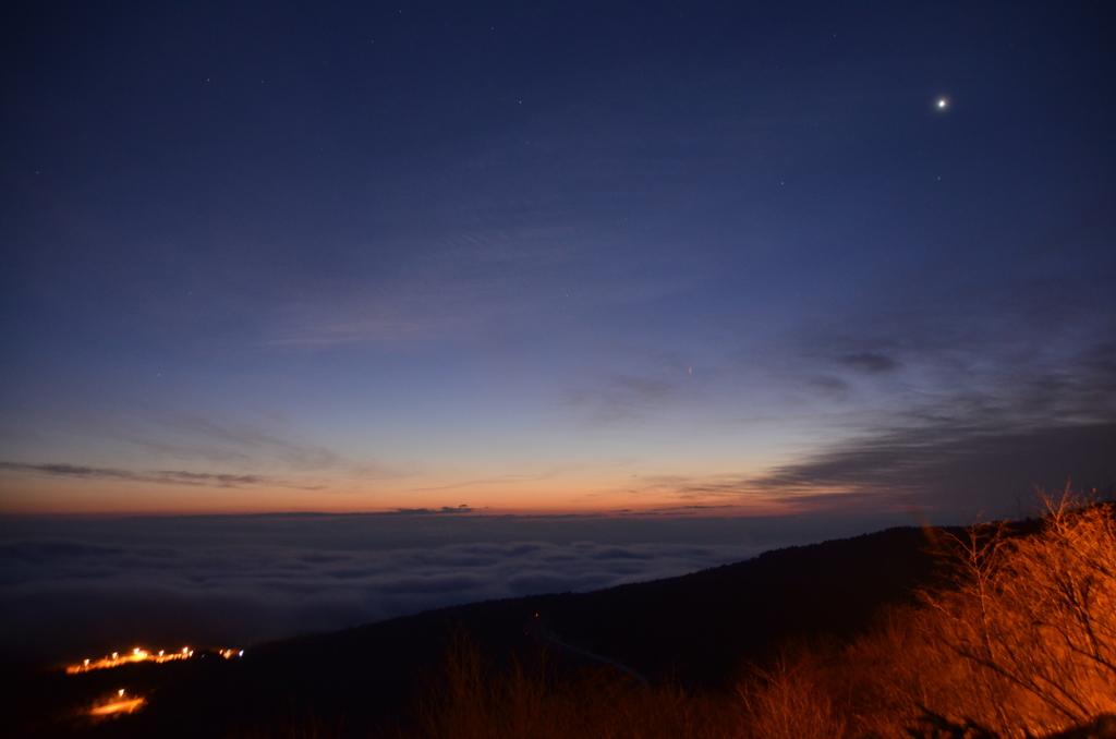 福島盆地の夜明け