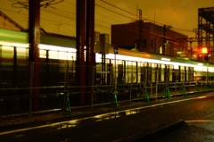 夜と電車と雨上がらず