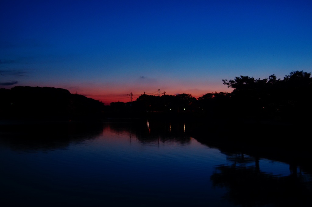 夕刻を秋の夜にかえて