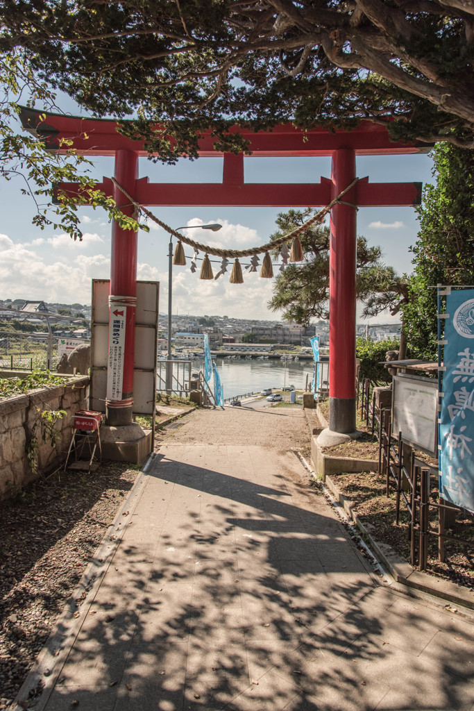 神社には　必ずあるよね　二本足