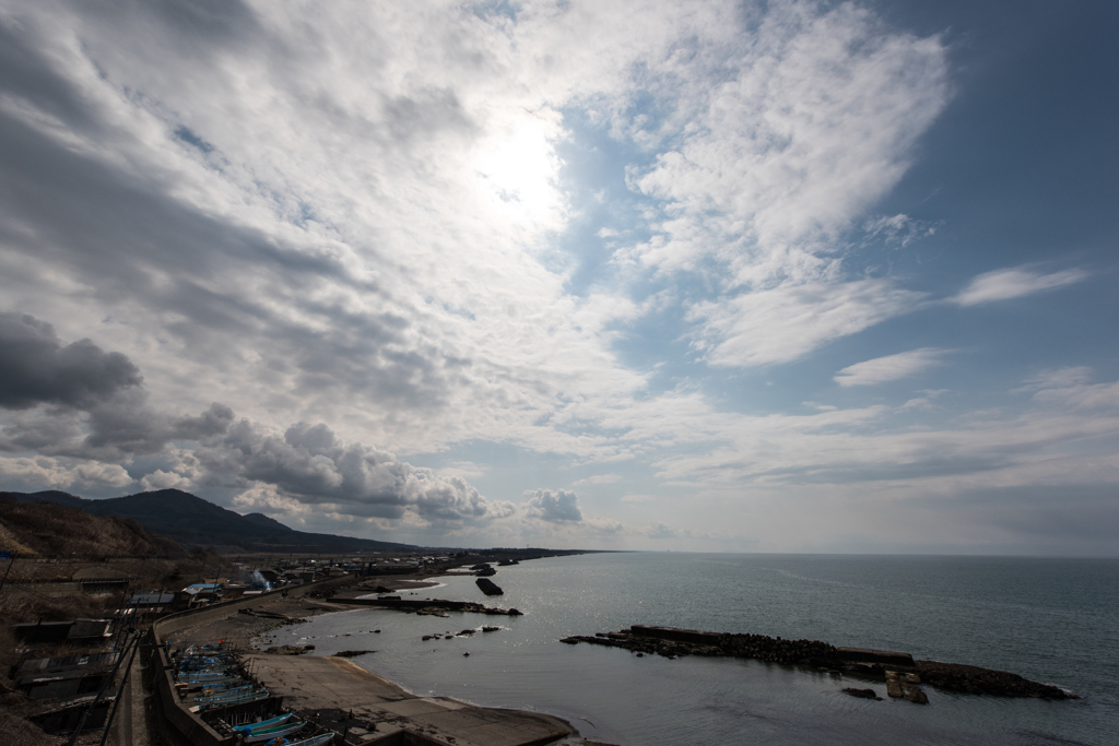 陸曇り　海晴れ