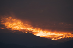 燃える山