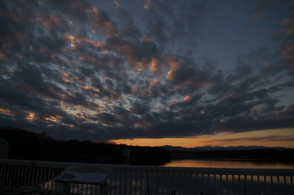 多摩湖の夕景