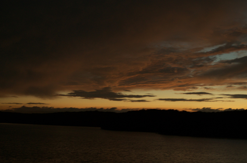夕焼けの終わりの狭山湖