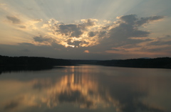 湖畔の日没