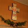 サン・ダミアーノの十字架とクリスマスリース（三軒茶屋）