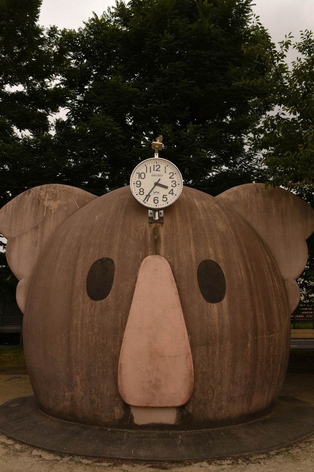 何見てんだコァラ！
