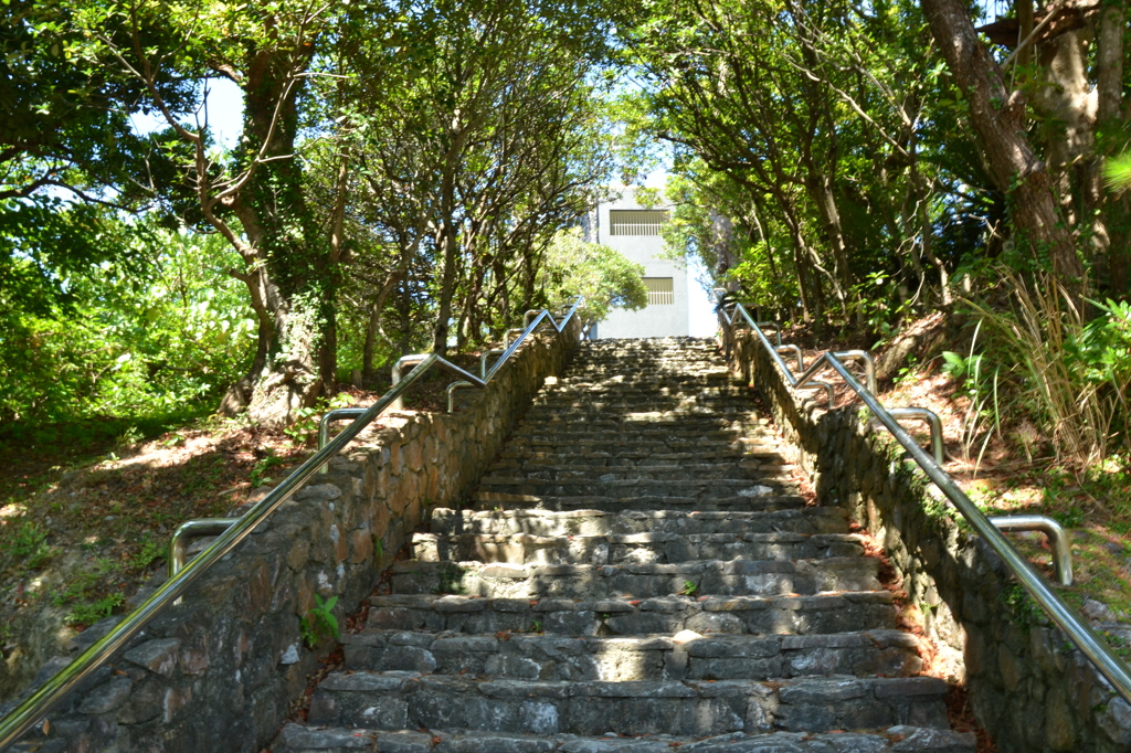 やんばるくいなの塔