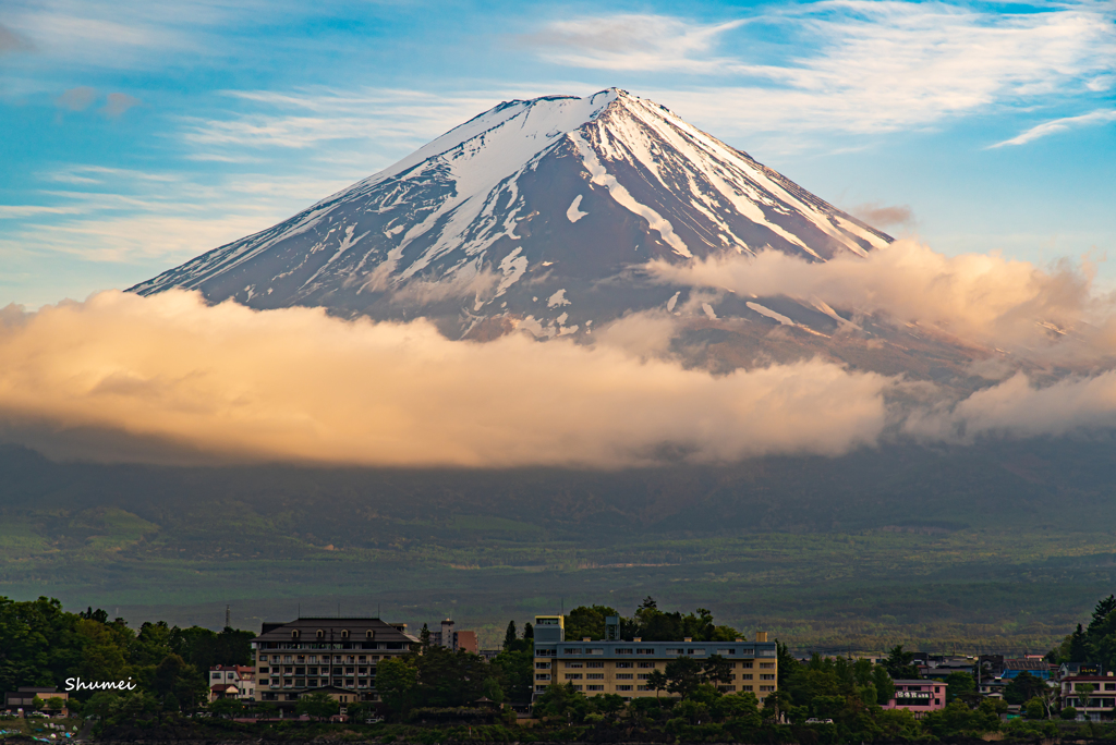 雲の合間から