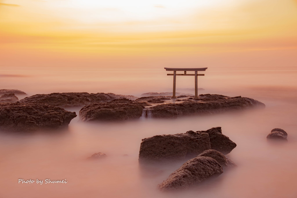 空と波