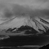 雲の間から