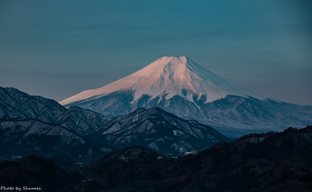 朝日を浴びる富士