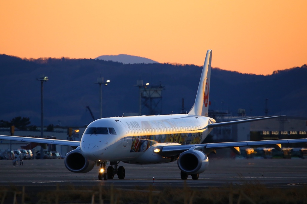 仙台空港 夕焼け ミニオンジェット