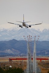 蔵王バックに着陸機