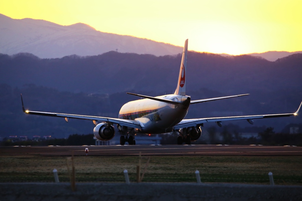 仙台空港 夕焼け ミニオンジェット