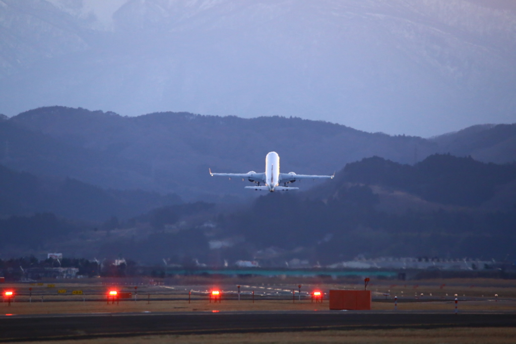 仙台空港 夕焼け ミニオンジェット