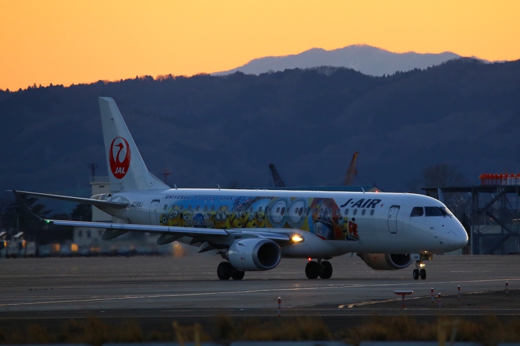 仙台空港 夕焼け ミニオンジェット