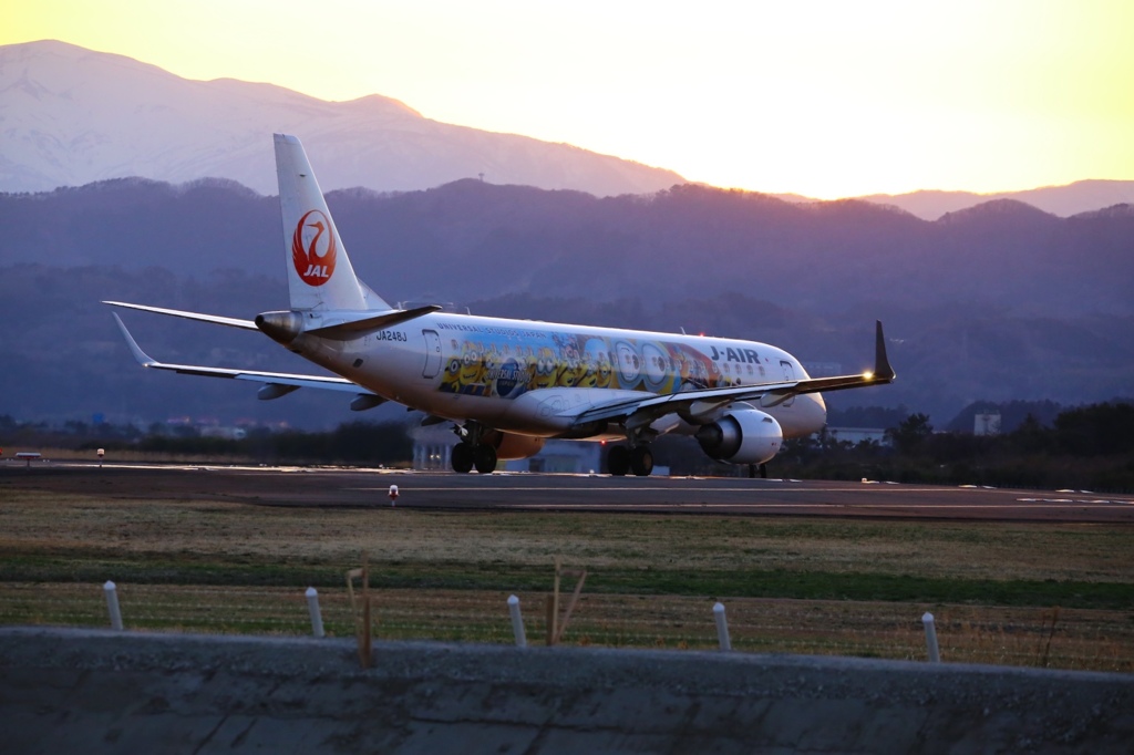 仙台空港 夕焼け ミニオンジェット