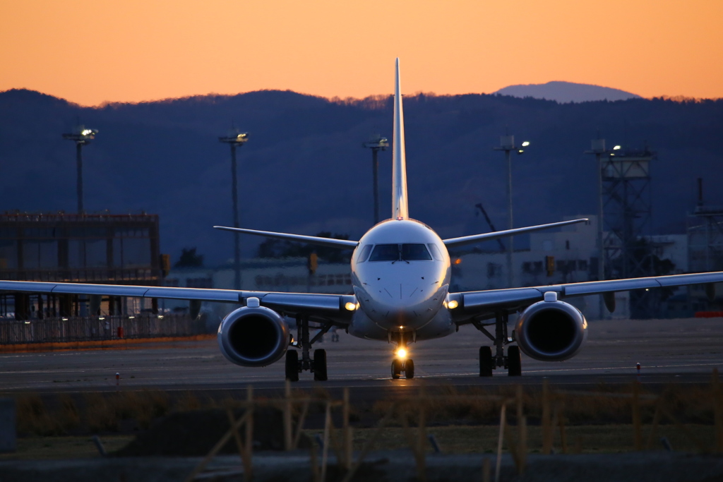 仙台空港 夕焼け ミニオンジェット