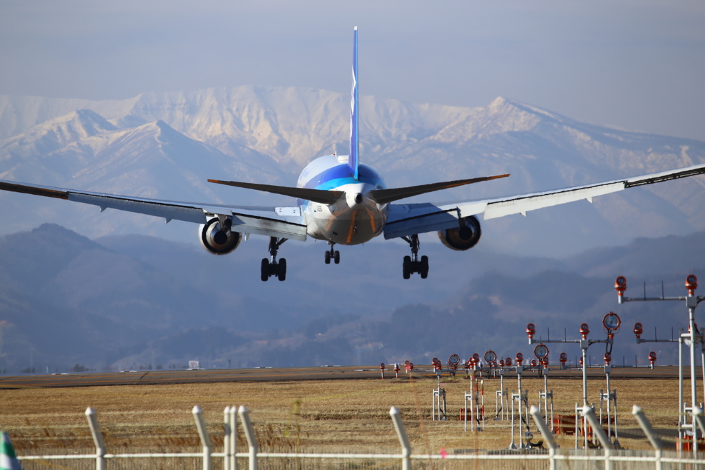 仙台空港と蔵王バック