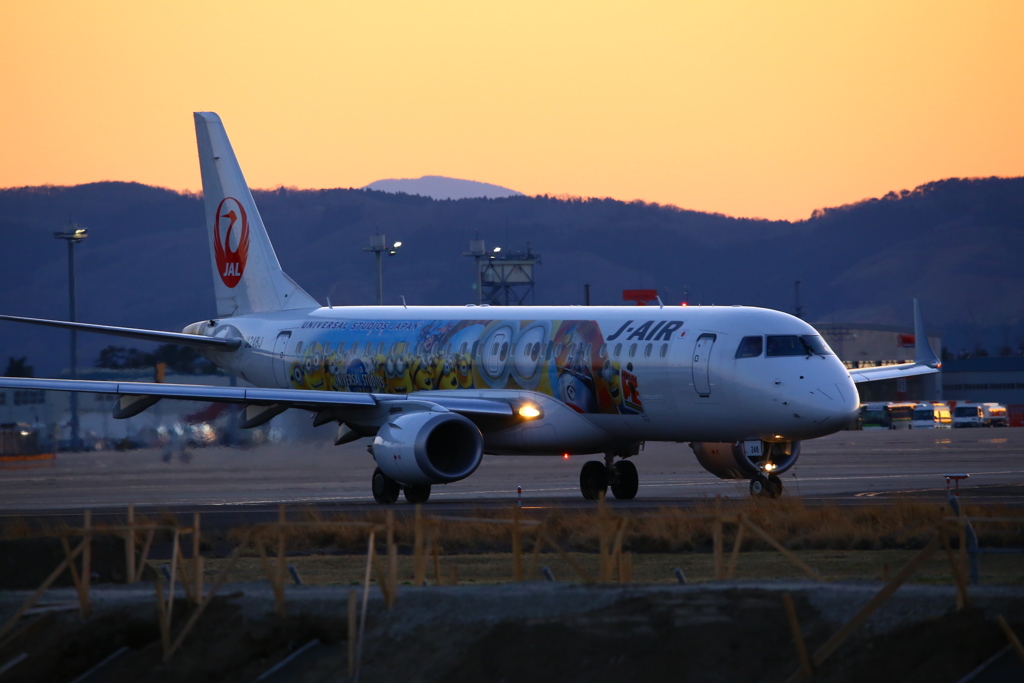 仙台空港 夕焼け ミニオンジェット